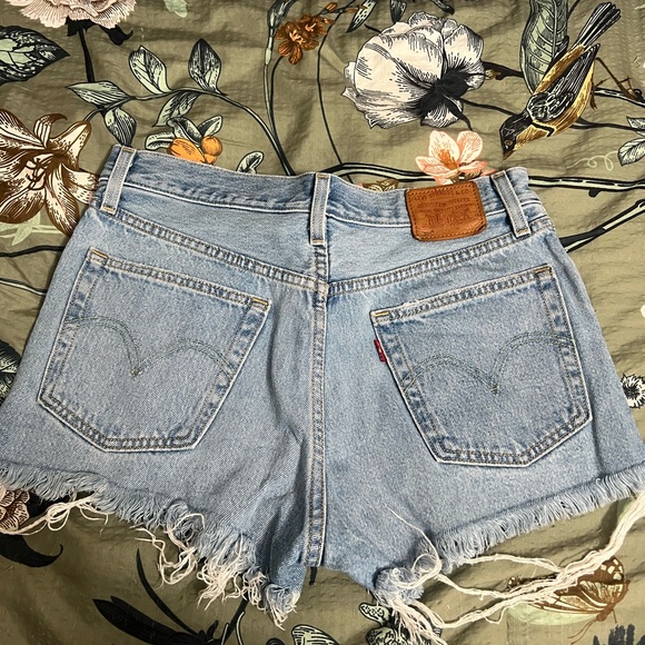 Levi’s shorts - Picture 5 of 8